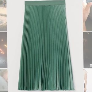 High Waisted Pleated Skirt